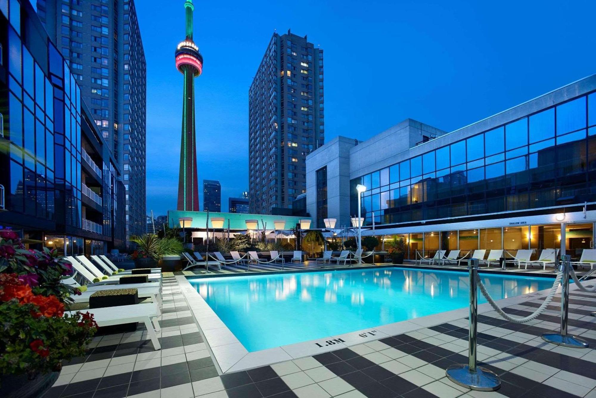 Отель Radisson Blu Toronto Downtown Экстерьер фото
